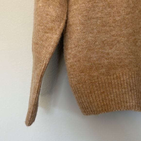 Vince Camuto Sweater - Picture 10 of 11